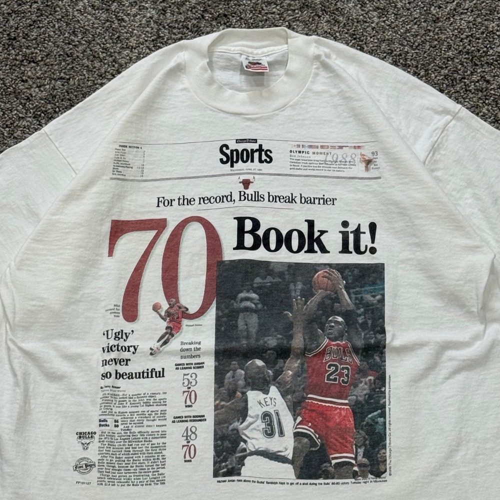Vintage 1996 Chicago Bulls 70 Wins Michael Jordan Newspaper TShirt White Mens XL
